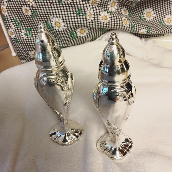 SILVERPLATED SALT AND PEPPER SHAKERS - Picture 1 of 2